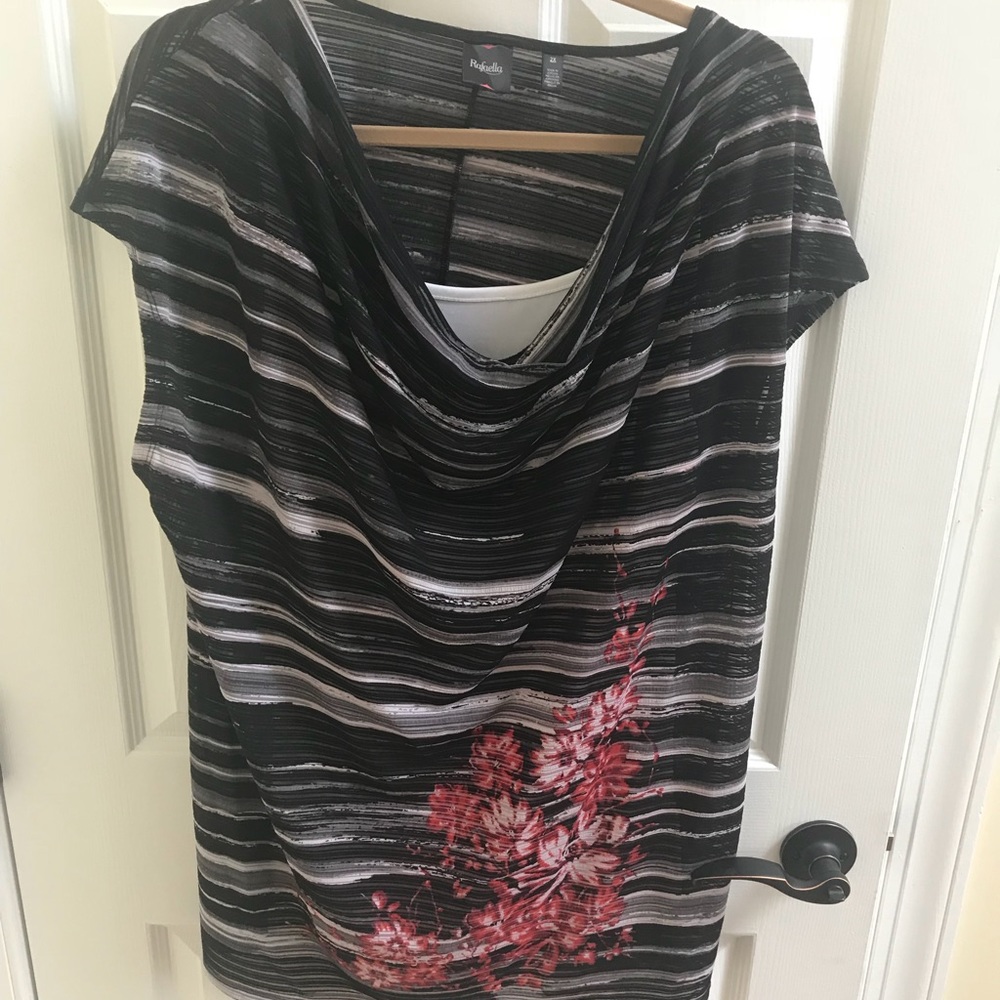 2 For $20 🔥 Black White Top Red Flower Detail 2X
